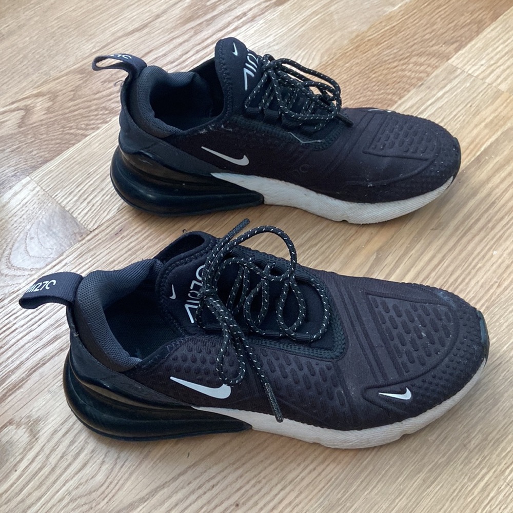 Nike Women’s Black AirMax 270